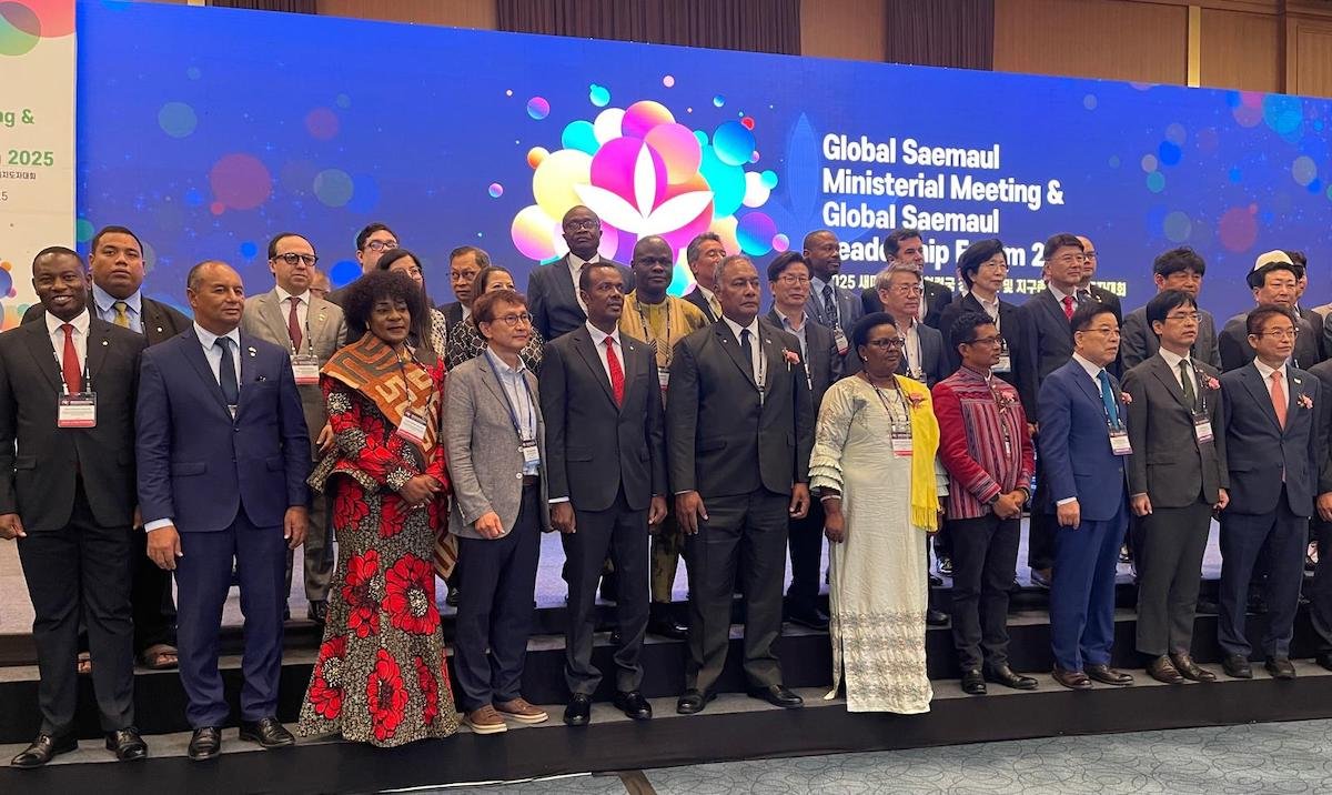 KEMENDESA PDT HADIRI SAEMAUL LEADERSHIP FORUM DAN PERTEMUAN TINGKAT MENTERI 20